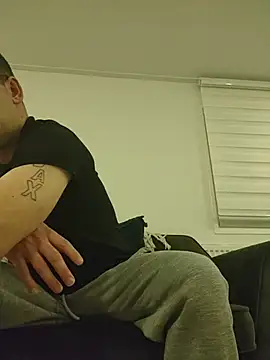 steviebigdick1992 online show from November 5, 2025, 6:19 pm