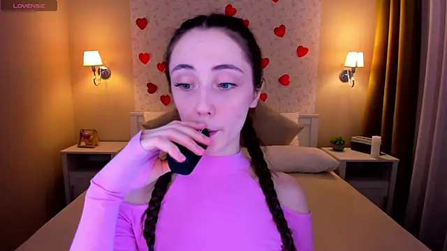 Snapshot of Lexi_Split chatting on February 15, 2025, 8:33 am Lexi Split online show from February 15, 2025, 8:33 am