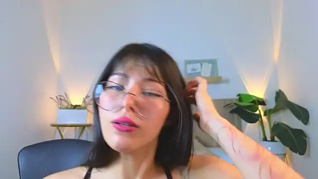 Snapshot of riley_sierra chatting on December 12, 2024, 7:37 pm riley sierra online show from December 12, 2024, 7:37 pm