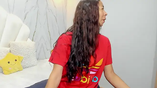 Snapshot of Rosalinda_Cortez chatting on December 11, 2024, 12:44 pm Rosalinda Cortez online show from December 11, 2024, 12:44 pm