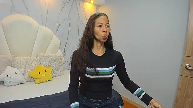 Snapshot of Rosalinda_Cortez chatting on December 18, 2024, 12:29 pm Rosalinda Cortez online show from December 18, 2024, 12:29 pm