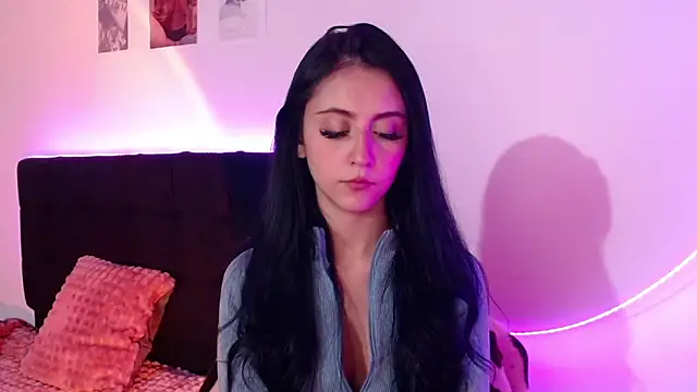 Snapshot of Coralinnee_ chatting on March 7, 2025, 4:13 am Coralinnee online show from March 7, 2025, 4:13 am