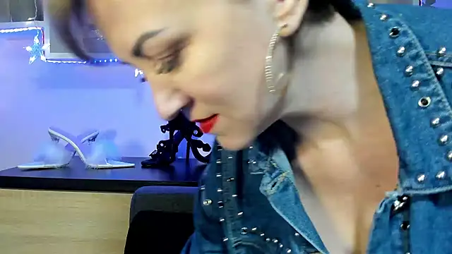 Snapshot of feliziaDesire chatting on January 21, 2025, 2:05 pm feliziaDesire online show from January 21, 2025, 2:05 pm