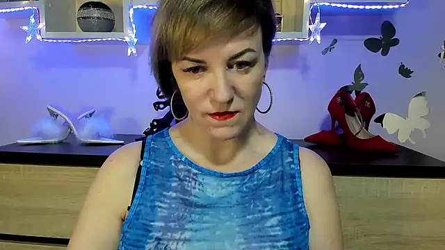 Snapshot of feliziaDesire chatting on January 23, 2025, 5:13 am feliziaDesire online show from January 23, 2025, 5:13 am