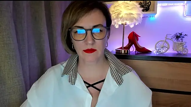 Snapshot of feliziaDesire chatting on October 9, 2025, 12:47 pm feliziaDesire online show from October 9, 2025, 12:47 pm