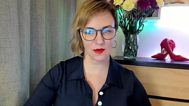 Snapshot of feliziaDesire chatting on October 15, 2025, 1:11 pm feliziaDesire online show from October 15, 2025, 1:11 pm