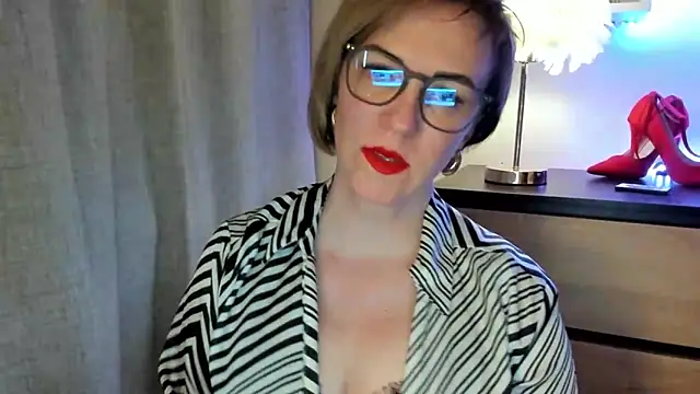 Snapshot of feliziaDesire chatting on October 19, 2025, 1:12 pm feliziaDesire online show from October 19, 2025, 1:12 pm