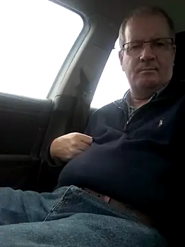 Snapshot of stiffandlubed@xh chatting on December 6, 2024, 7:32 am stiffandlubedxh online show from December 6, 2024, 7:32 am