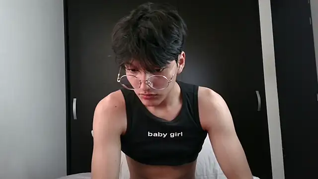 Snapshot of LuiSexvill chatting on March 7, 2025, 7:27 pm LuiSexvill online show from March 7, 2025, 7:27 pm