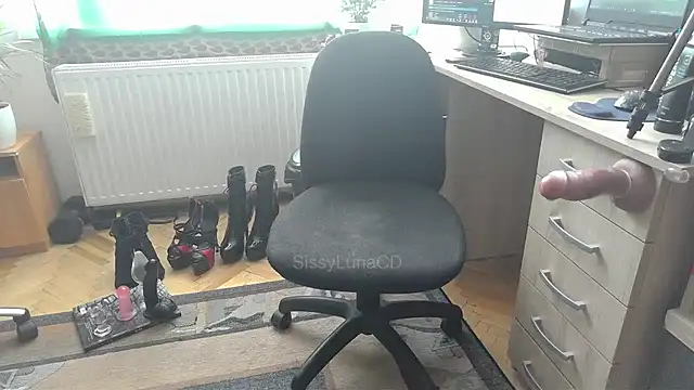 Snapshot of SissyLunaCD chatting on January 31, 2025, 9:48 am SissyLunaCD online show from January 31, 2025, 9:48 am