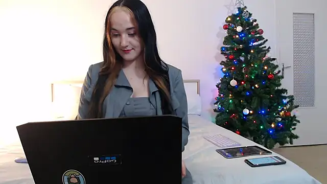 Snapshot of Crystal-dreamt chatting on December 5, 2024, 2:44 pm Crystal-dreamt online show from December 5, 2024, 2:44 pm