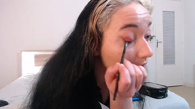 Snapshot of Crystal-dreamt chatting on March 3, 2025, 8:16 am Crystal-dreamt online show from March 3, 2025, 8:16 am