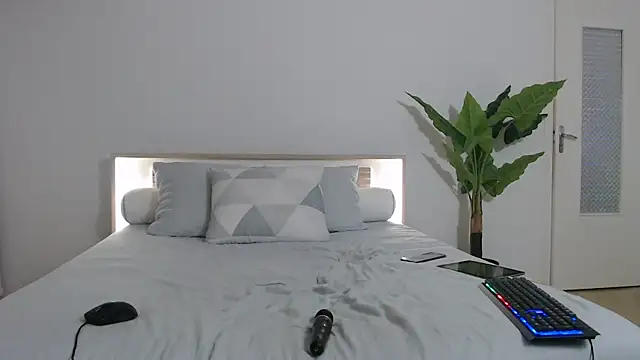 Snapshot of Crystal-dreamt chatting on March 22, 2025, 5:31 pm Crystal-dreamt online show from March 22, 2025, 5:31 pm