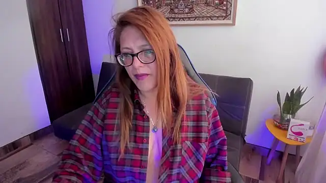 Snapshot of Ivette_Shaira chatting on September 29, 2025, 12:10 pm Ivette Shaira online show from September 29, 2025, 12:10 pm