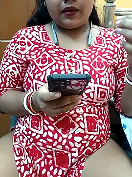 Snapshot of Sophiaboudi chatting on February 18, 2025, 5:42 pm Sophiaboudi online show from February 18, 2025, 5:42 pm