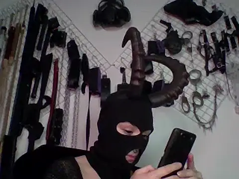 Snapshot of FeticheMacabre chatting on January 8, 2025, 10:37 pm FeticheMacabre online show from January 8, 2025, 10:37 pm