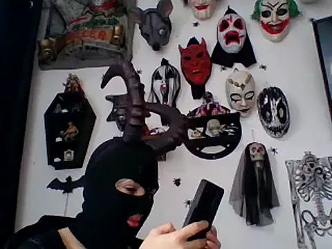 Snapshot of FeticheMacabre chatting on November 5, 2025, 5:24 pm FeticheMacabre online show from November 5, 2025, 5:24 pm