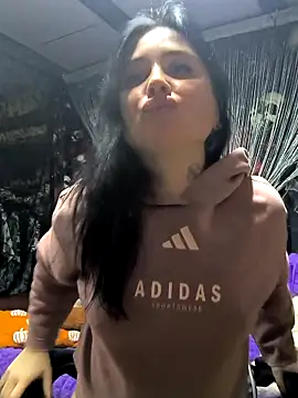 Snapshot of KikiXRed chatting on November 10, 2025, 1:32 pm KikiXRed online show from November 10, 2025, 1:32 pm