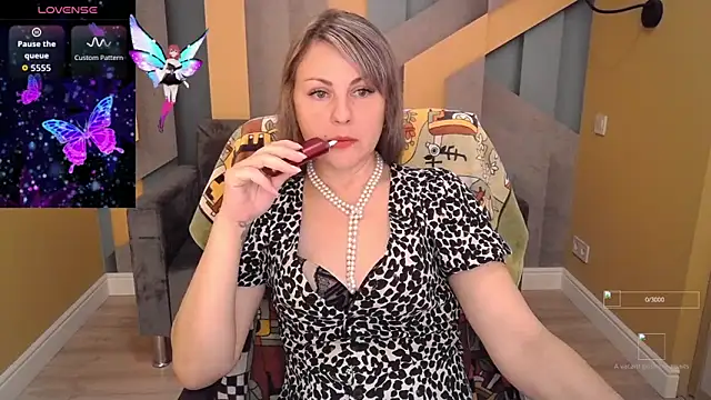 Snapshot of Candy_Long chatting on October 20, 2025, 5:30 am Candy Long online show from October 20, 2025, 5:30 am