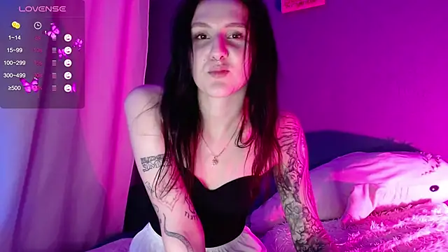 Snapshot of NiaEllis chatting on October 10, 2025, 5:56 pm NiaEllis online show from October 10, 2025, 5:56 pm