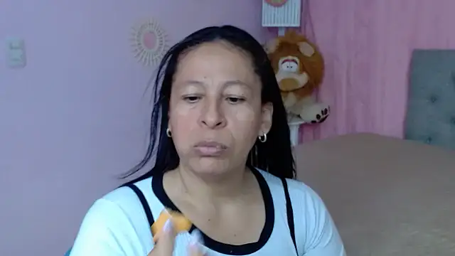 mature martina online show from October 13, 2025, 7:47 pm