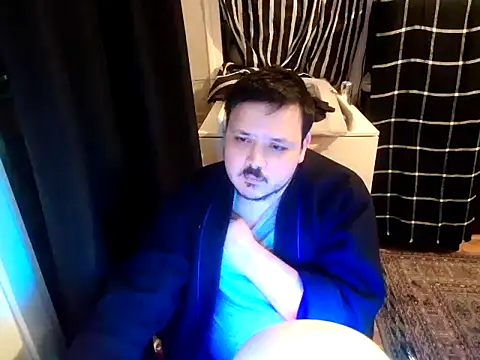 Snapshot of Bebemickey75 chatting on March 14, 2025, 11:00 pm Bebemickey75 online show from March 14, 2025, 11:00 pm