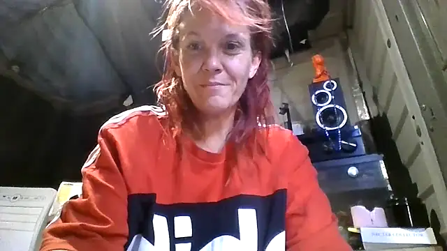 Snapshot of spundarella420 chatting on November 17, 2025, 4:57 pm spundarella420 online show from November 17, 2025, 4:57 pm