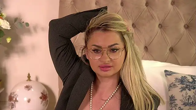 Snapshot of Denisse_Perry chatting on September 10, 2025, 11:05 pm Denisse Perry online show from September 10, 2025, 11:05 pm