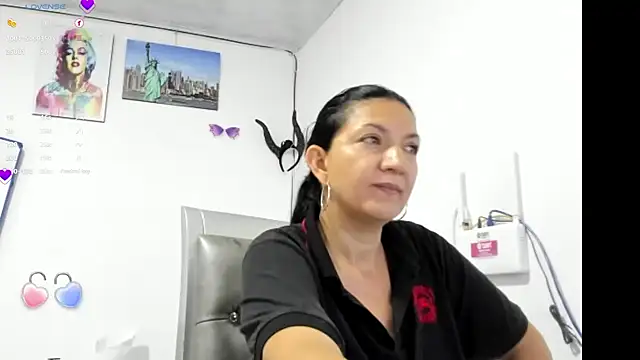 Snapshot of Angelblue_ chatting on March 6, 2025, 9:20 pm Angelblue online show from March 6, 2025, 9:20 pm