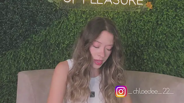 Snapshot of chloe_d chatting on October 17, 2025, 11:24 am chloe d online show from October 17, 2025, 11:24 am
