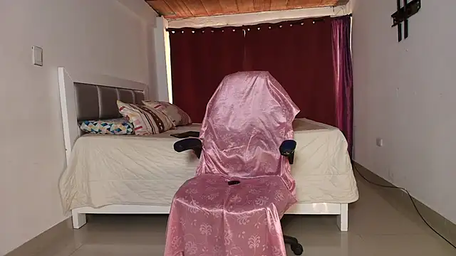 Snapshot of Danna_777 chatting on September 19, 2025, 9:04 pm Danna 777 online show from September 19, 2025, 9:04 pm