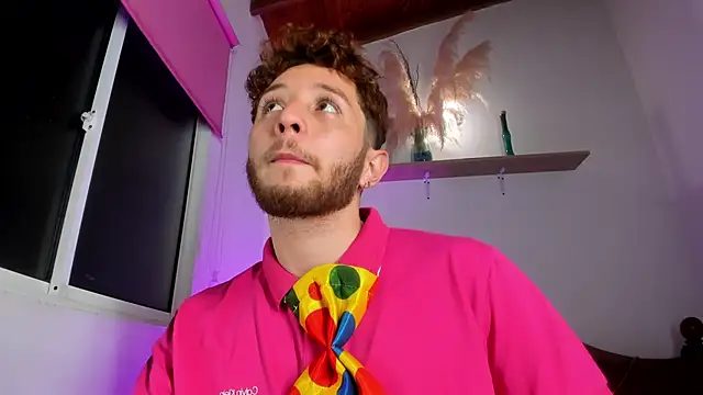 Snapshot of Juan_Castano chatting on October 31, 2025, 9:32 am Juan Castano online show from October 31, 2025, 9:32 am