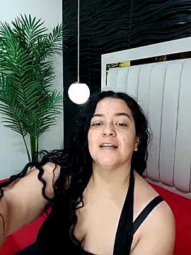 Snapshot of lucia_vonne_ chatting on February 26, 2025, 12:25 pm lucia vonne online show from February 26, 2025, 12:25 pm