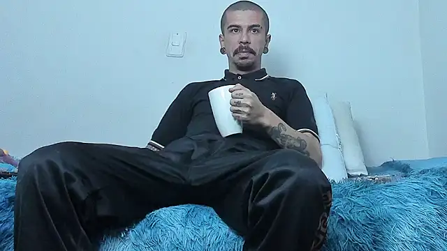 Aaron BigDickxxx online show from October 20, 2025, 6:36 am