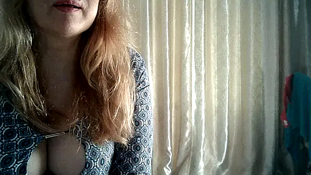 Snapshot of Aline_LoveFlowers chatting on February 7, 2025, 11:56 am Aline LoveFlowers online show from February 7, 2025, 11:56 am