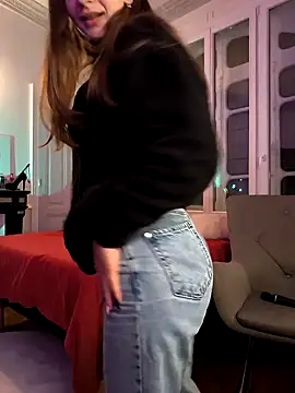 Snapshot of emma4xxx chatting on December 6, 2024, 8:51 pm emma4xxx online show from December 6, 2024, 8:51 pm