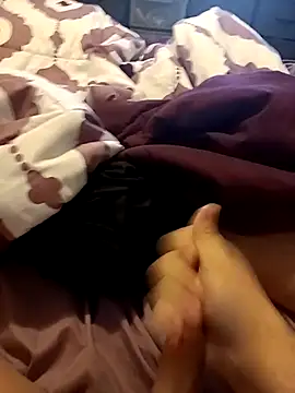 Snapshot of guy454518 chatting on October 24, 2025, 1:18 pm guy454518 online show from October 24, 2025, 1:18 pm