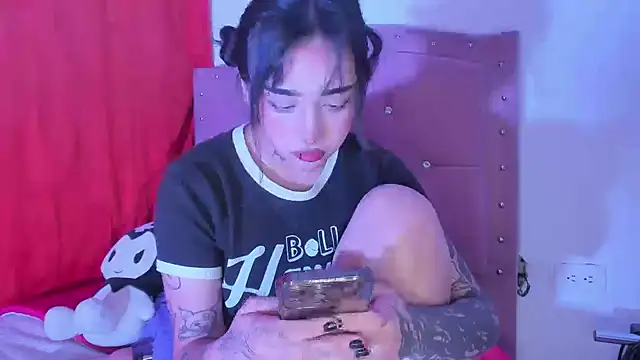 Snapshot of IrisMagiic chatting on September 23, 2025, 10:46 pm IrisMagiic online show from September 23, 2025, 10:46 pm