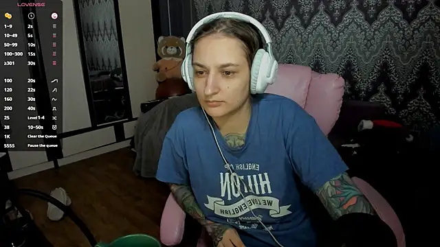 Snapshot of AlexRacc00n chatting on January 1, 2025, 10:35 pm AlexRacc00n online show from January 1, 2025, 10:35 pm