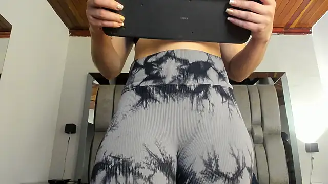 NikkySmiith online show from October 23, 2025, 11:31 am