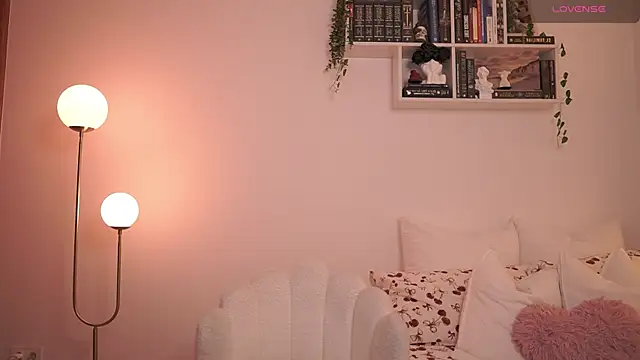 Snapshot of EmilyxRose_- chatting on February 17, 2025, 7:42 pm EmilyxRose - online show from February 17, 2025, 7:42 pm