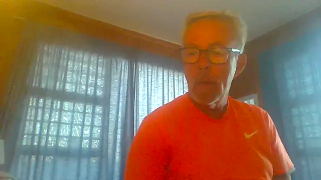 Snapshot of tuggy59 chatting on September 23, 2025, 4:37 am tuggy59 online show from September 23, 2025, 4:37 am