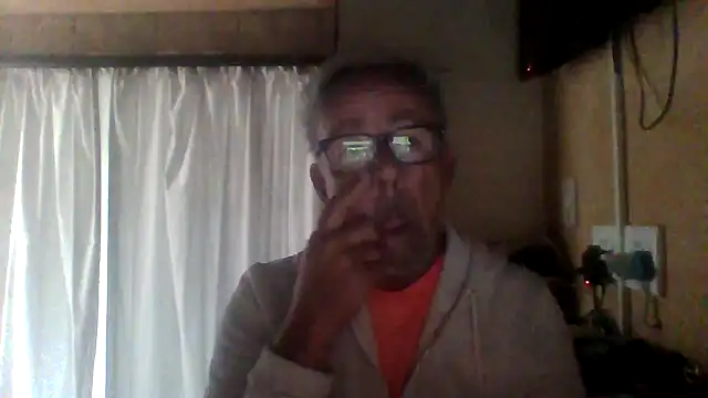 Snapshot of tuggy59 chatting on October 4, 2025, 5:16 am tuggy59 online show from October 4, 2025, 5:16 am