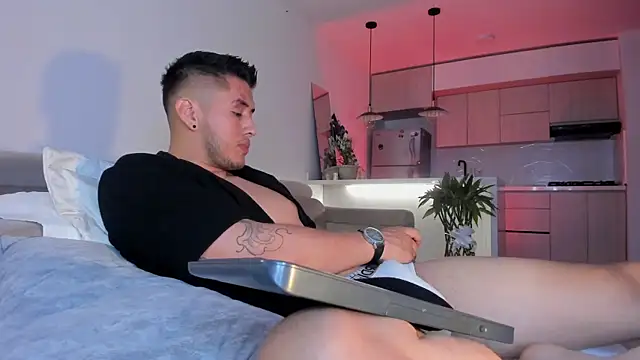 Snapshot of Chriskyle_ chatting on February 1, 2025, 2:47 am Chriskyle online show from February 1, 2025, 2:47 am