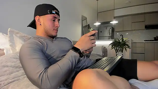 Snapshot of Chriskyle_ chatting on February 19, 2025, 2:44 am Chriskyle online show from February 19, 2025, 2:44 am