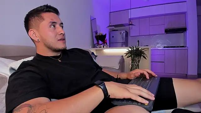 Snapshot of Chriskyle_ chatting on March 14, 2025, 4:54 am Chriskyle online show from March 14, 2025, 4:54 am