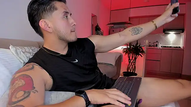 Snapshot of Chriskyle_ chatting on October 17, 2025, 12:25 am Chriskyle online show from October 17, 2025, 12:25 am