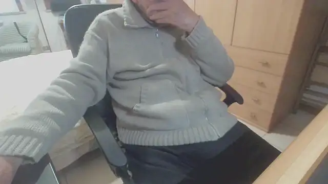 Snapshot of papillonhotofficial chatting on October 5, 2025, 8:01 am papillonhotofficial online show from October 5, 2025, 8:01 am