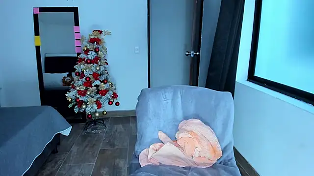 Snapshot of SweetMegan_1 chatting on December 2, 2024, 11:23 am SweetMegan 1 online show from December 2, 2024, 11:23 am