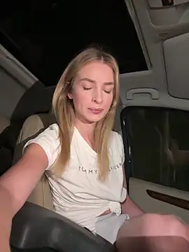 Snapshot of EvieEvans chatting on December 1, 2024, 9:59 pm EvieEvans online show from December 1, 2024, 9:59 pm